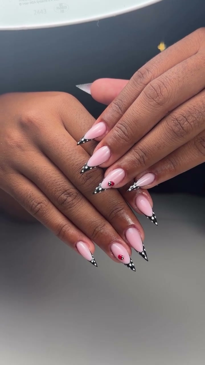 Vidéo Nail Art chez Dynailstie