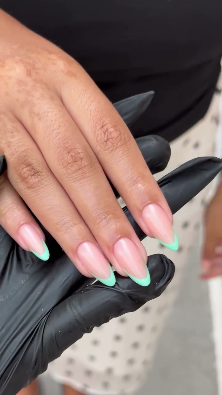 Vidéo Manucure russe + Extension Gel chez LUCIA BEAUTY