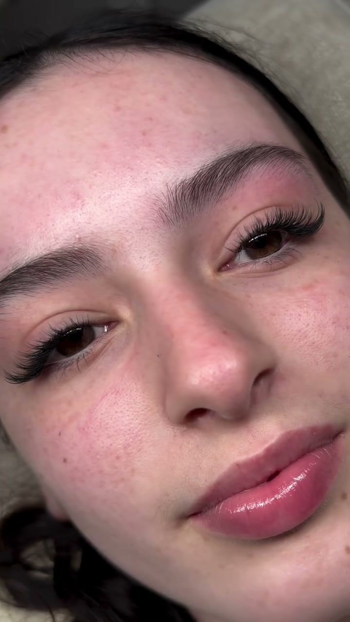 Vidéo Pose extensions de cil à cil chez LUCIA BEAUTY