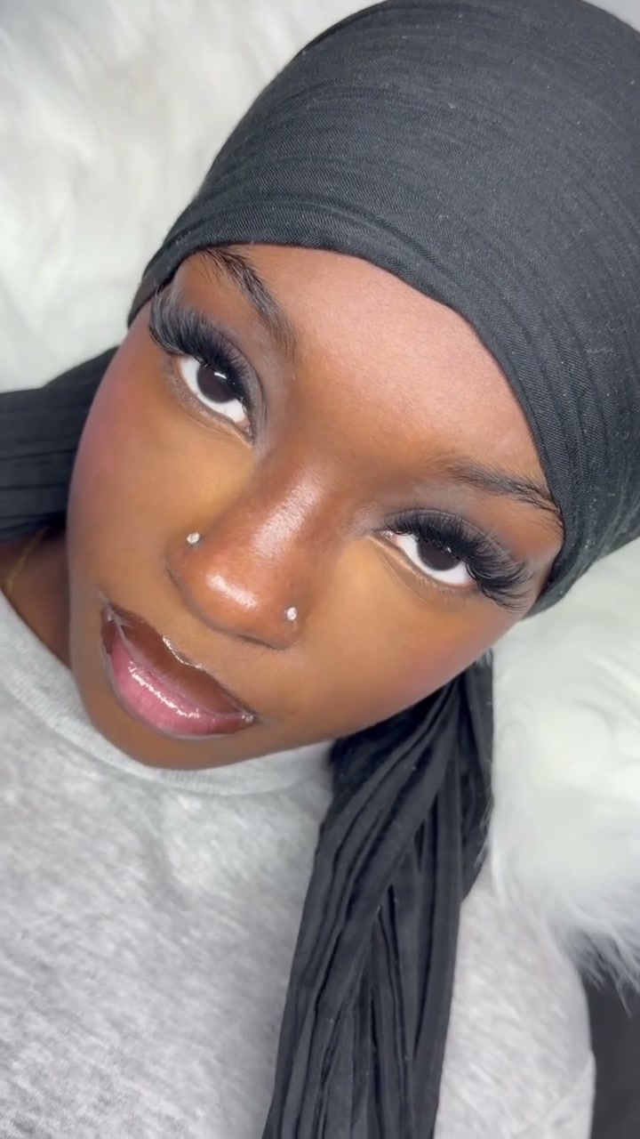 Vidéo Volume Russe Intense chez 1717Lashes