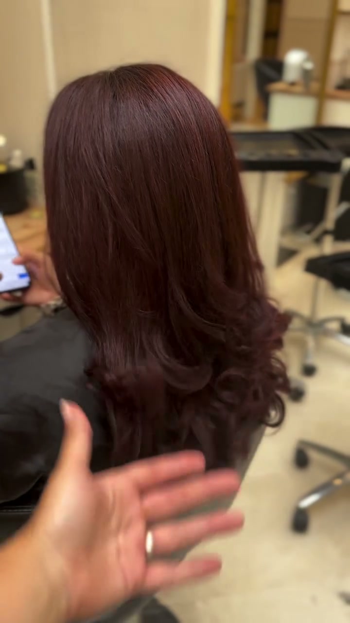 Vidéo Coloration tête entière + brushing / séchage chez Ophelyat Coiffure coloriste