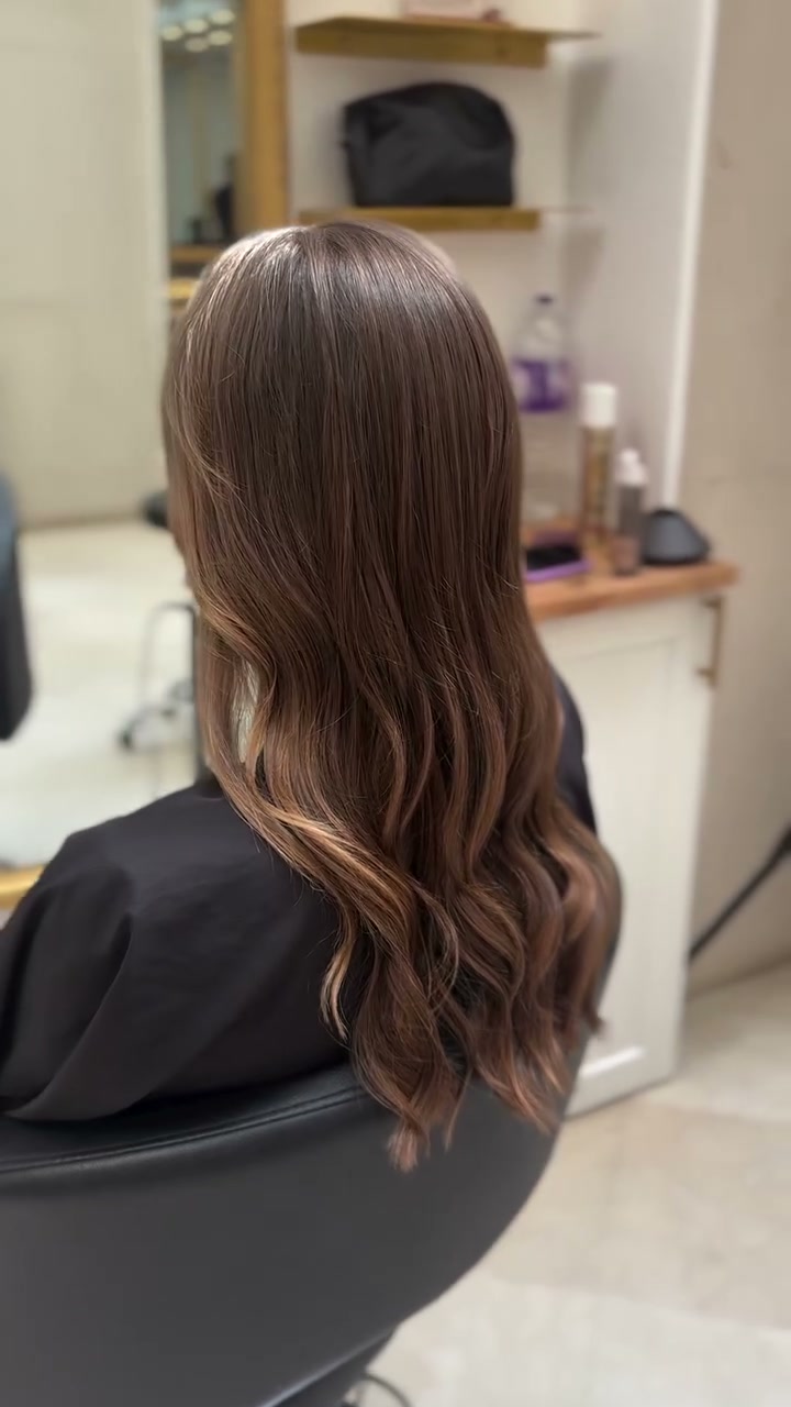 Vidéo Shampoing, coupe, soin et brushing/ coiffage chez Ophelyat Coiffure coloriste