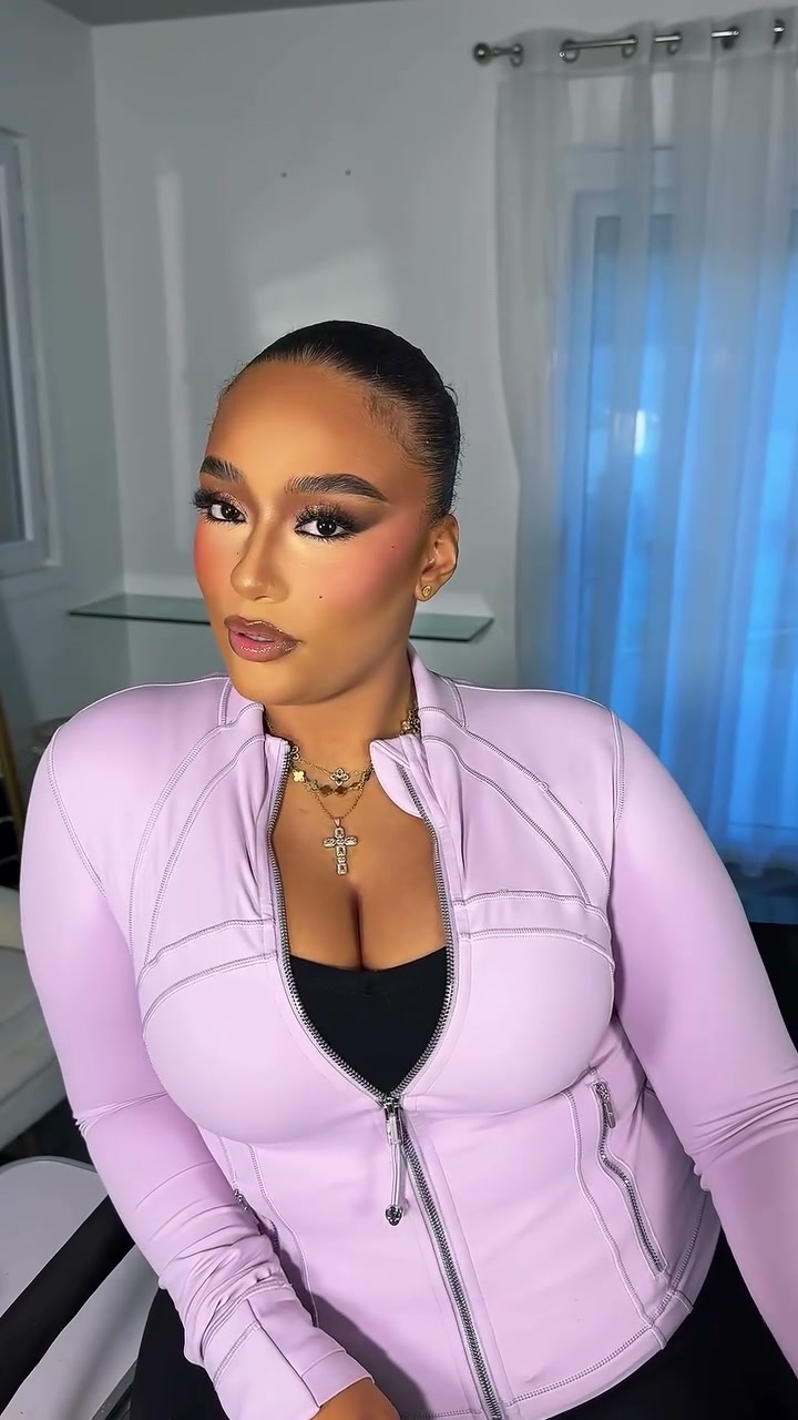 Vidéo Soft glam makeup chez Shades of sybia