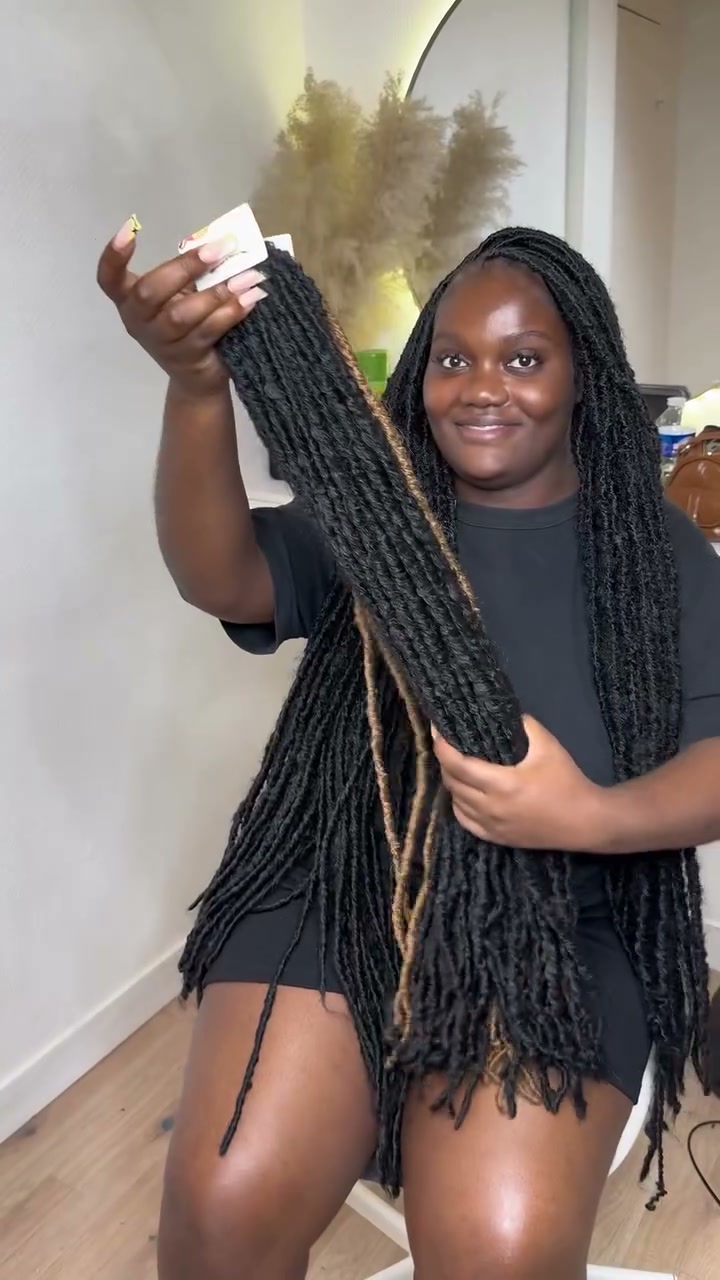 Vidéo Soft locks Longueur bas des fesses chez Kitoko Gurl