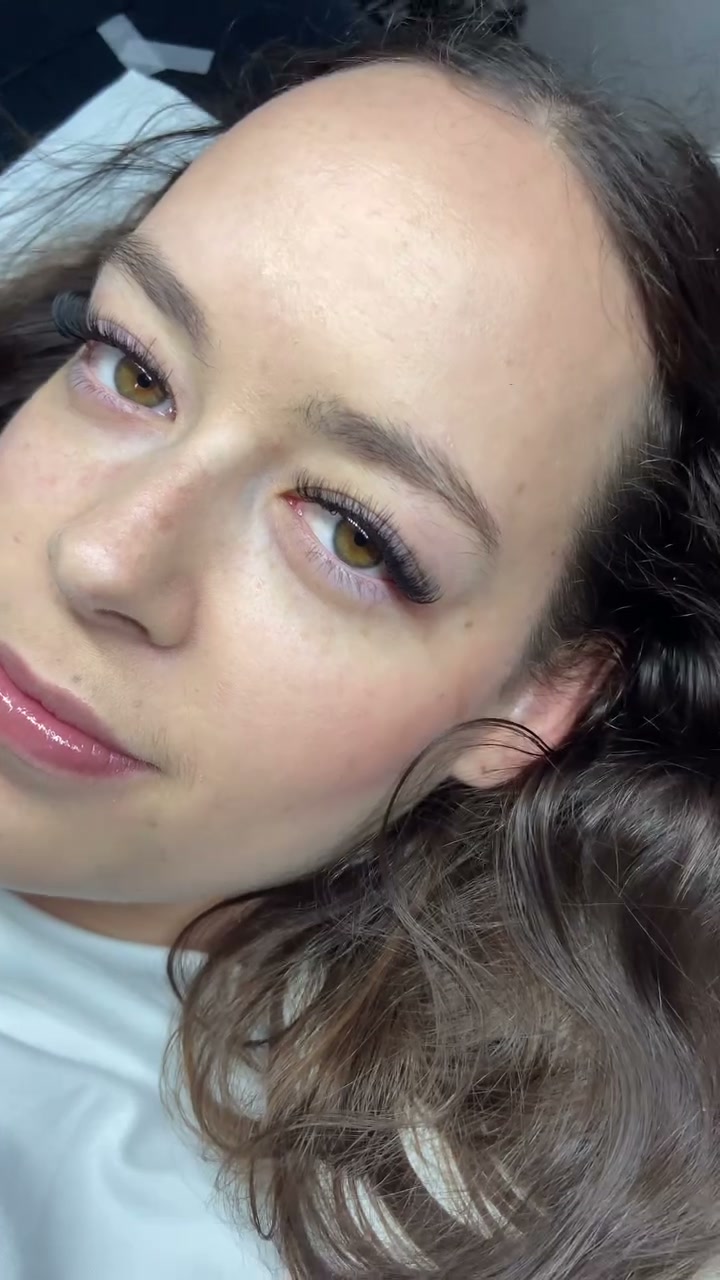 Vidéo Eyelash extensions chez the lash bar Paris