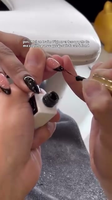 Vidéo Gel avec capsule + semi permanent chez Nails in Paris