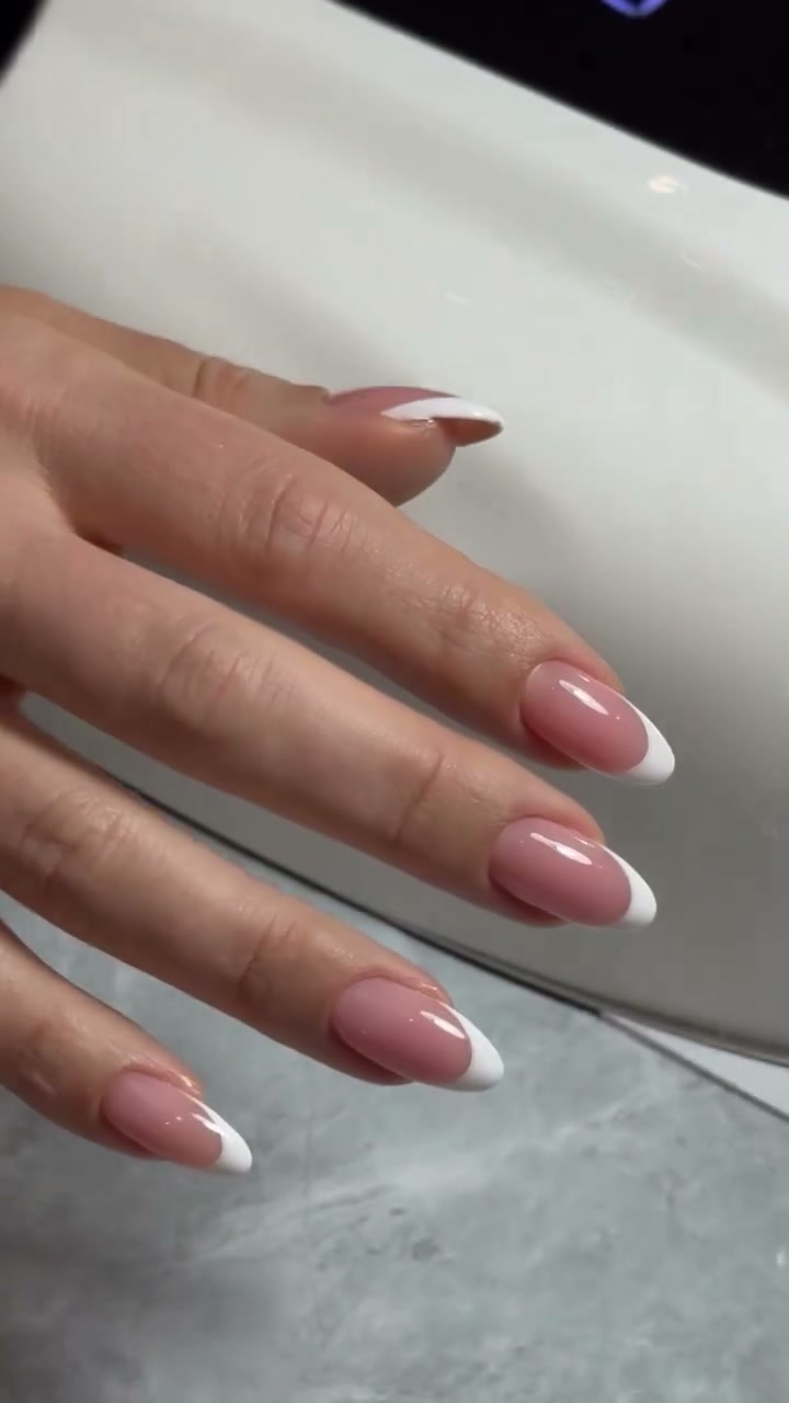 Vidéo Manucure russe et pose de vernis semi-permanent chez PUR Saint Germain